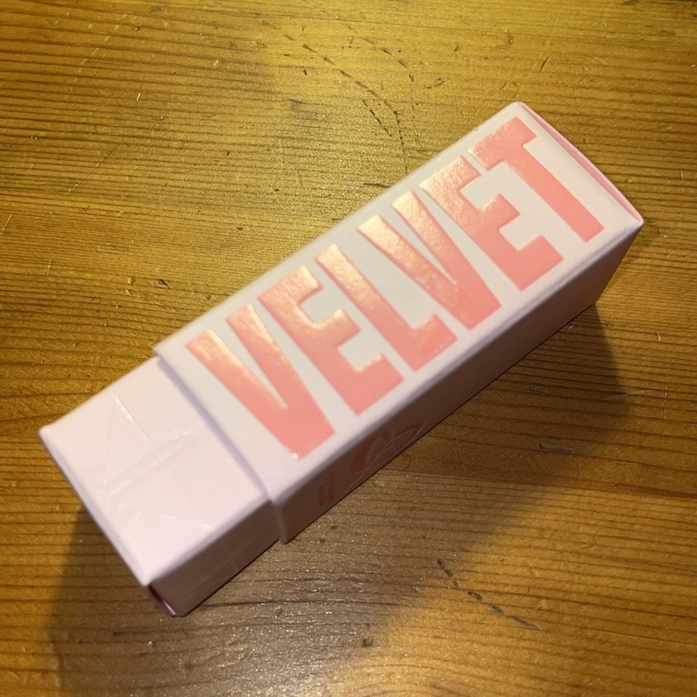 Jeffree Star Velvet Lipstick Red Affair Full-size NWT